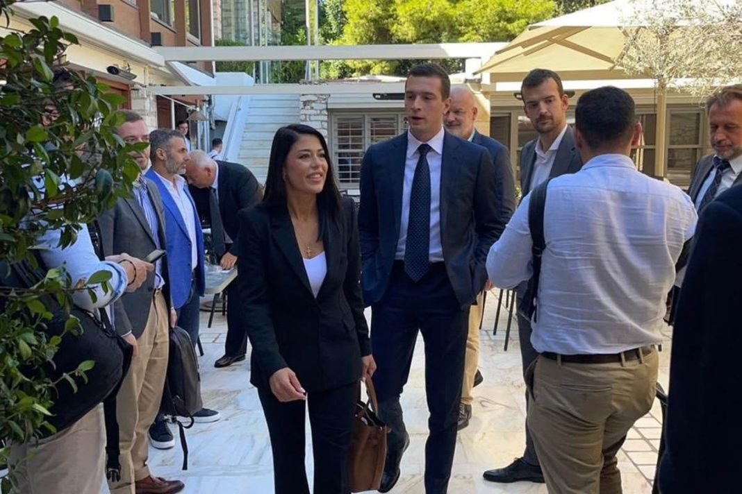 Γεύμα εργασίας στη «σκιά» της Ακρόπολης για τη Λατινοπούλου και τον Μπαρντελά!