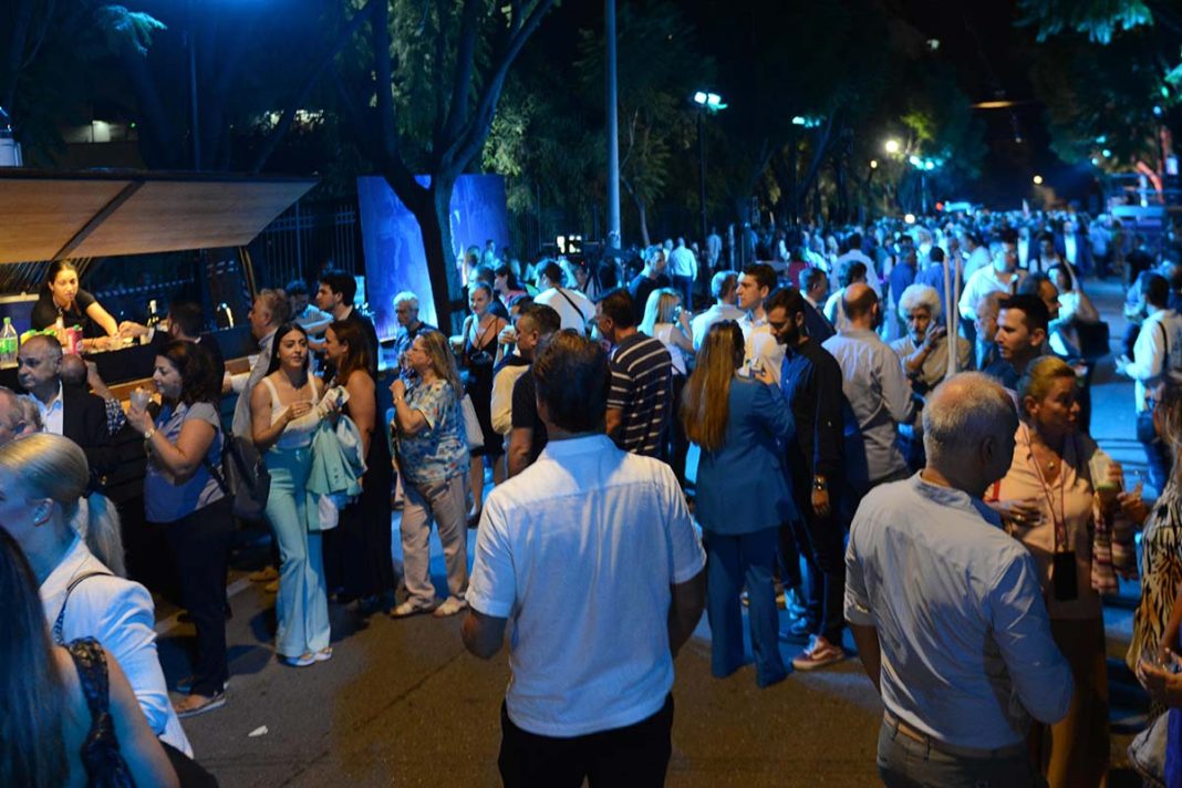 «Και πίνουν μπίρες, πίνουν μπίρες»