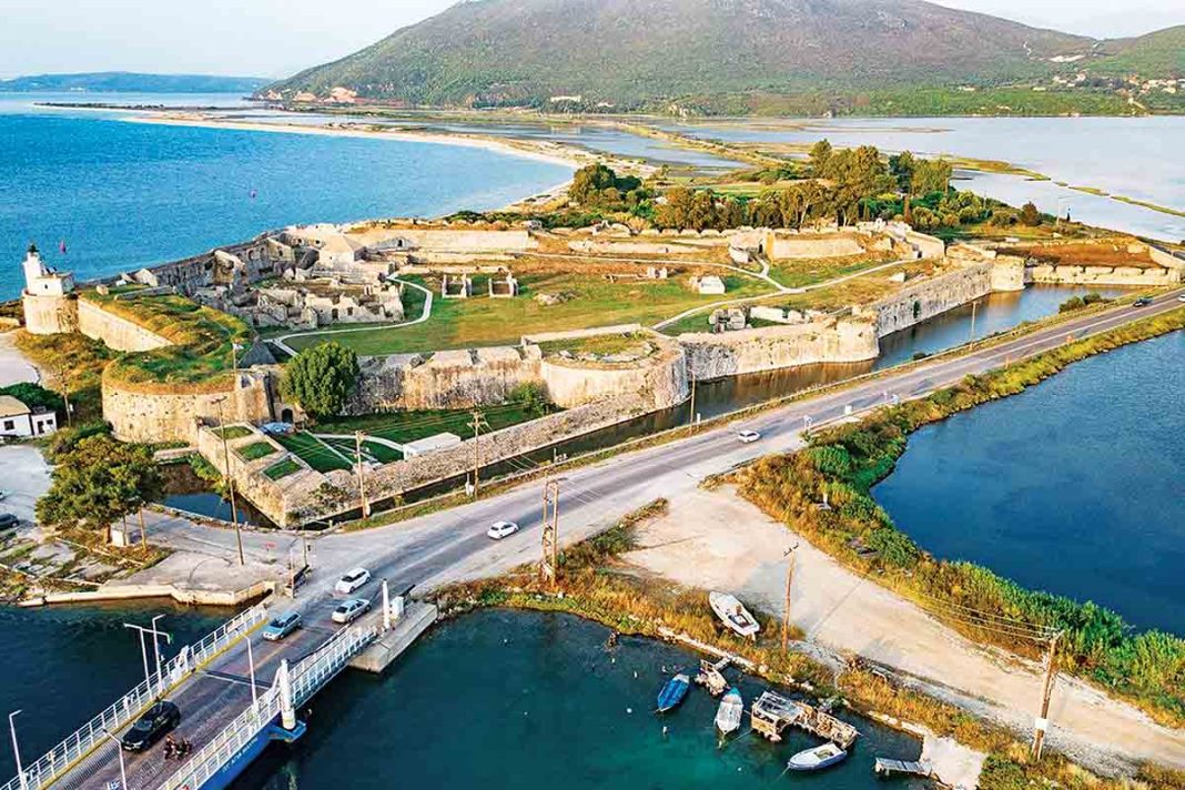 Ιντιάνα Τζόουνς για... ψώνια στην «μπουτίκ» της Μάνδρας!
