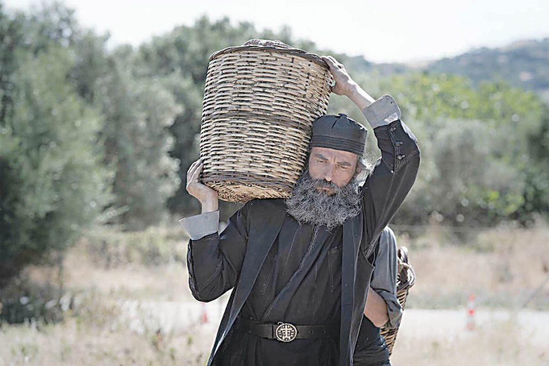 «Ο Aνθρωπος του Θεού» με τον Αρη Σερβετάλη στον ρόλο του αγίου Νεκταρίου έρχεται στην πλατφόρμα