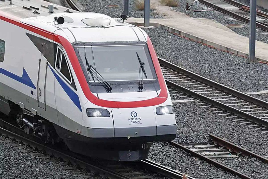 Αμαξοστοιχία Intercity στην Πιερία λίγο έλειψε να πέσει πάνω σε συρμό του προαστιακού που υπέστη βλάβη