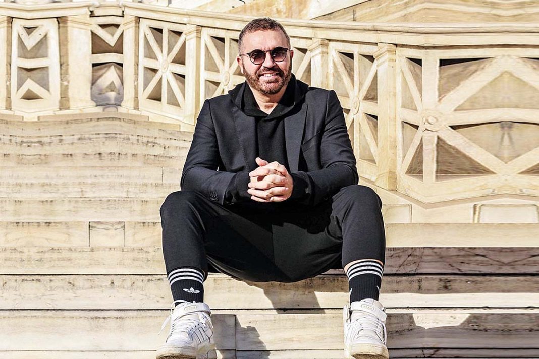 Γιώργος Βάλαρης: «Ονειρεύομαι τη σκηνή του Broadway»