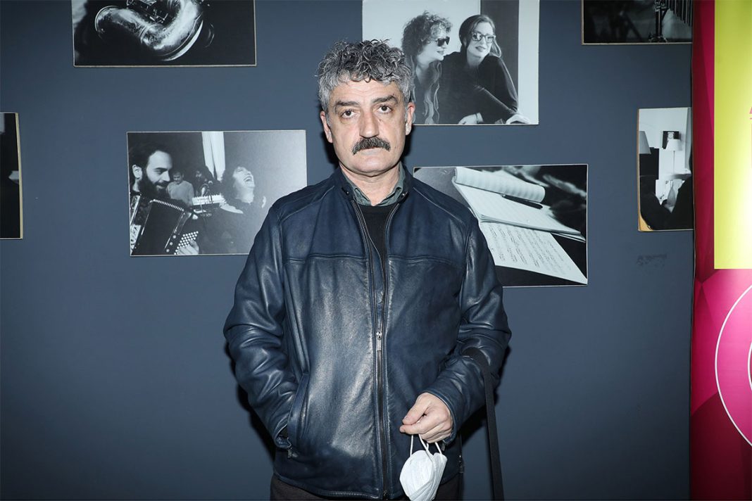 Ο μισός Σασμός κερί αναμμένο στο «αντίο» του Ημελλου