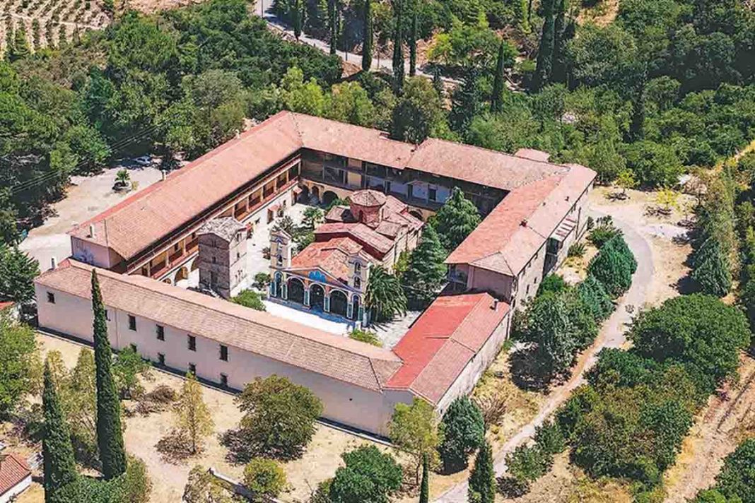 Ο μαρμαρωμένος  βασιλιάς «ξύπνησε» σε καθολικό μονής!