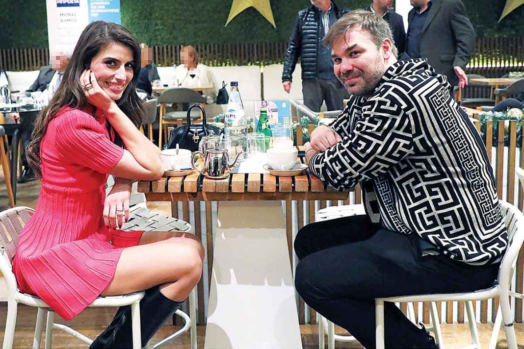Ρομαντική έξοδος στη Βουλιαγμένη για τον Γιώργο Σαμπάνη και την Ιωάννα Σαρρή