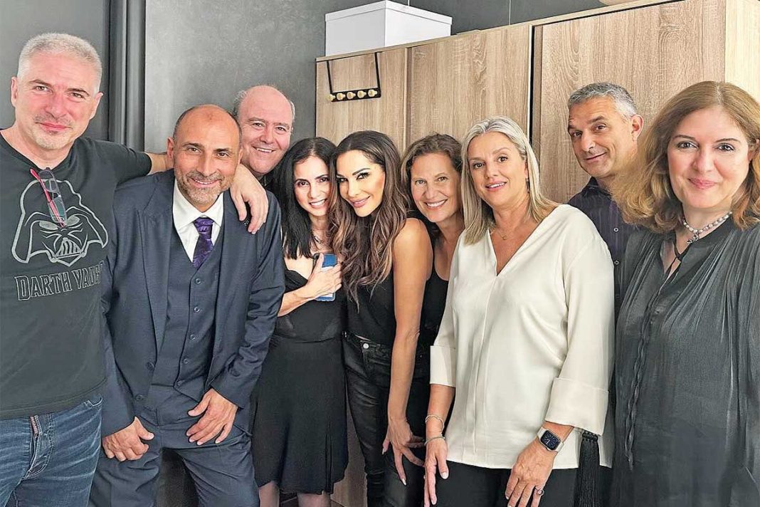 Reunion της Βανδή με τα... λυκειόπαιδα