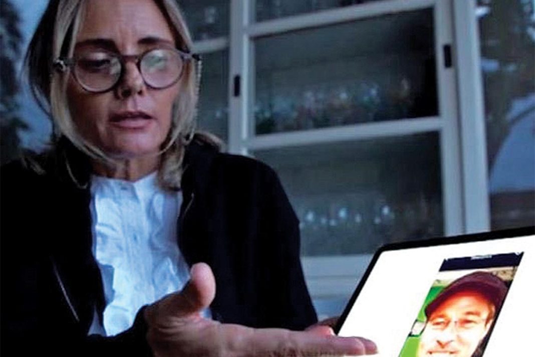 Η απίθανη υπόθεση με θύμα Γαλλίδα σχεδιάστρια εσωτερικών χώρων, που θεωρούσε επί μήνες ότι ήταν ζευγάρι με τον χολιγουντιανό σταρ!