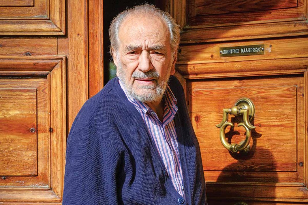 Ο Δημήτρης Καλλιβωκάς μιλά για την αλλαγή του χρόνου και τη σύζυγό του, που έχει χάσει την όρασή της