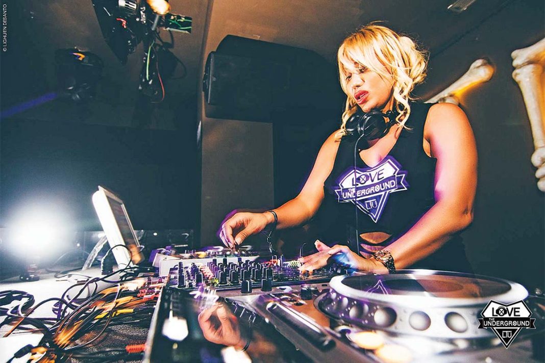 Προφυλακίστηκε η dj Ibiza Mikaela για το ναρκοπάρτι στα Καλύβια