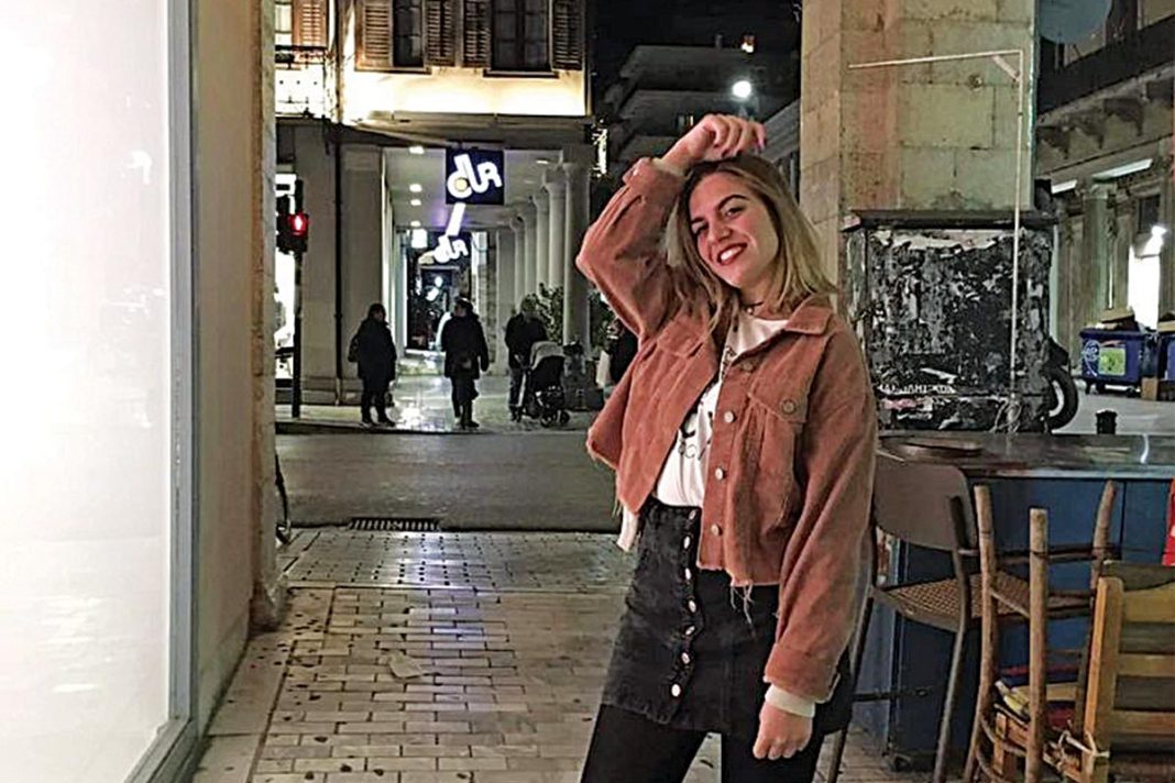 Η 24χρονη βοηθός μικροβιολόγου Ελένη Μπάδα είναι η φετινή «βασίλισσα» της Πάτρας