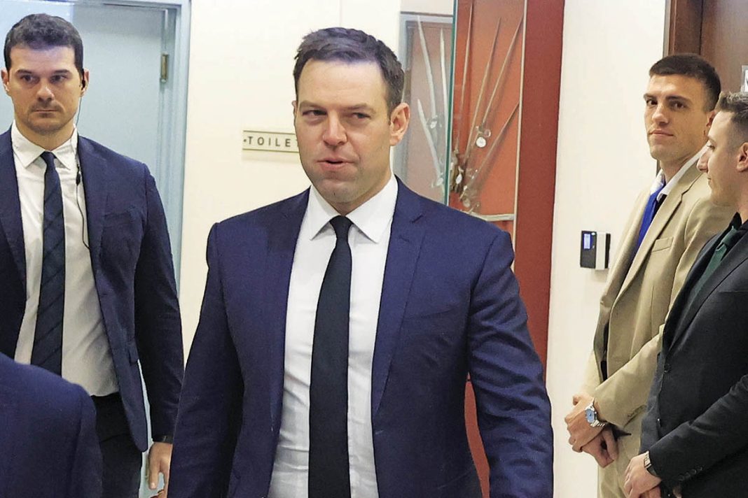 Ο «εύζωνας», η Λουκά, ο «Αλ» Βεργής και ο... πορνομετανάστης