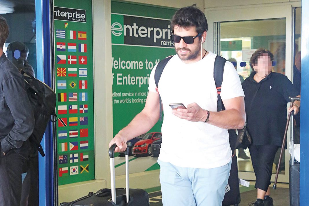 Το έργο που έγραψε ο Γεωργούλης μέσα στο αεροπλάνο και η συνεργασία που ψήνεται με Λαζόπουλο - Βλάχο