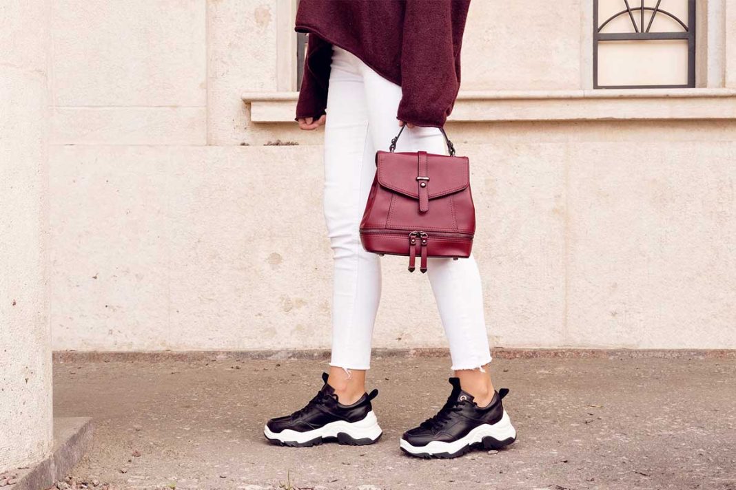 Πώς να κάνετε styling με γυναικεία αθλητικά παπούτσια; 5 Προτάσεις με Skechers γυναικεία