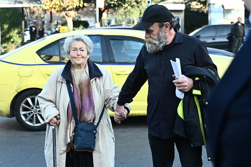 Γλίτωσαν την προφυλάκιση ο Πολυχρονόπουλος, η μητέρα και ο γαμπρός του για το ξέπλυμα χρήματος στην κοινωνική κουζίνα