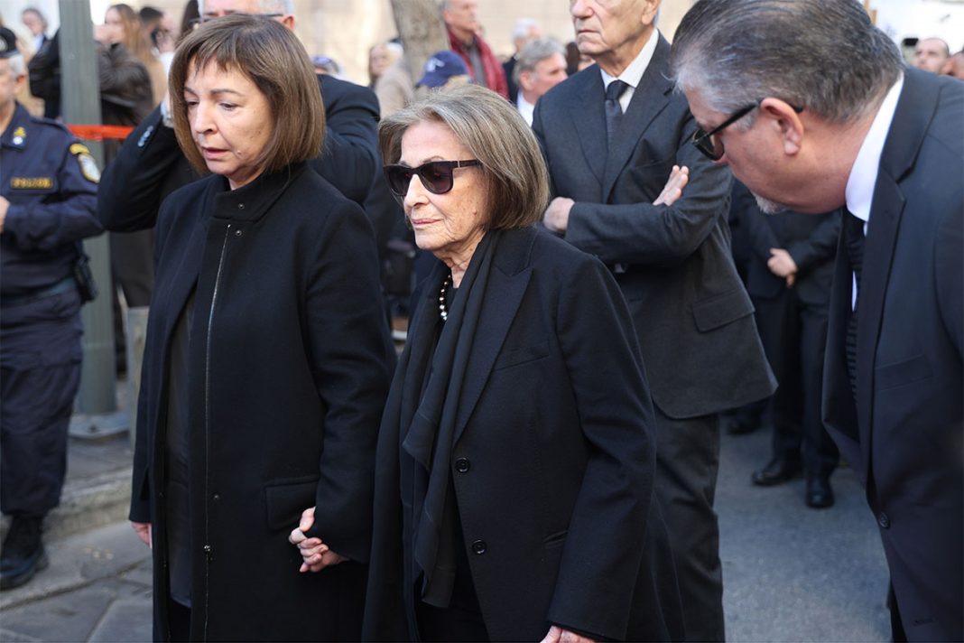 «Αντίο» στον Σημίτη με... Μεταξά, και... Σάσα Σταμάτη!