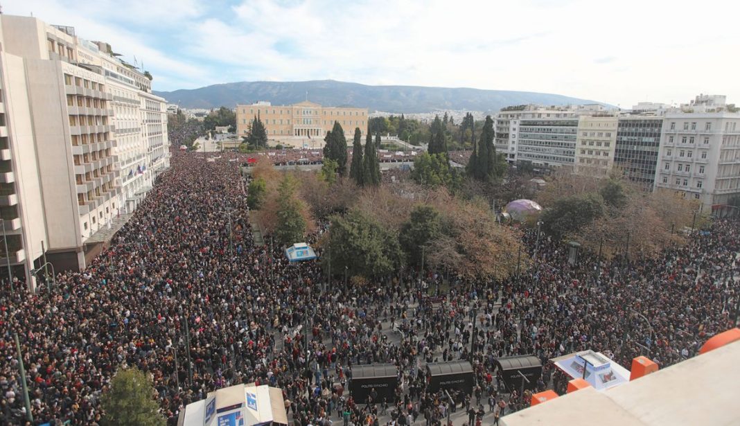 Χιλιάδες διαδηλωτές σε Ελλάδα και Ευρώπη για τα Τέμπη