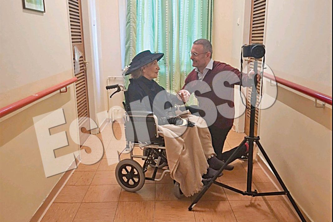 H Mέλπω Ζαρόκωστα έγινε μοντέλο στον φακό του Πώρου