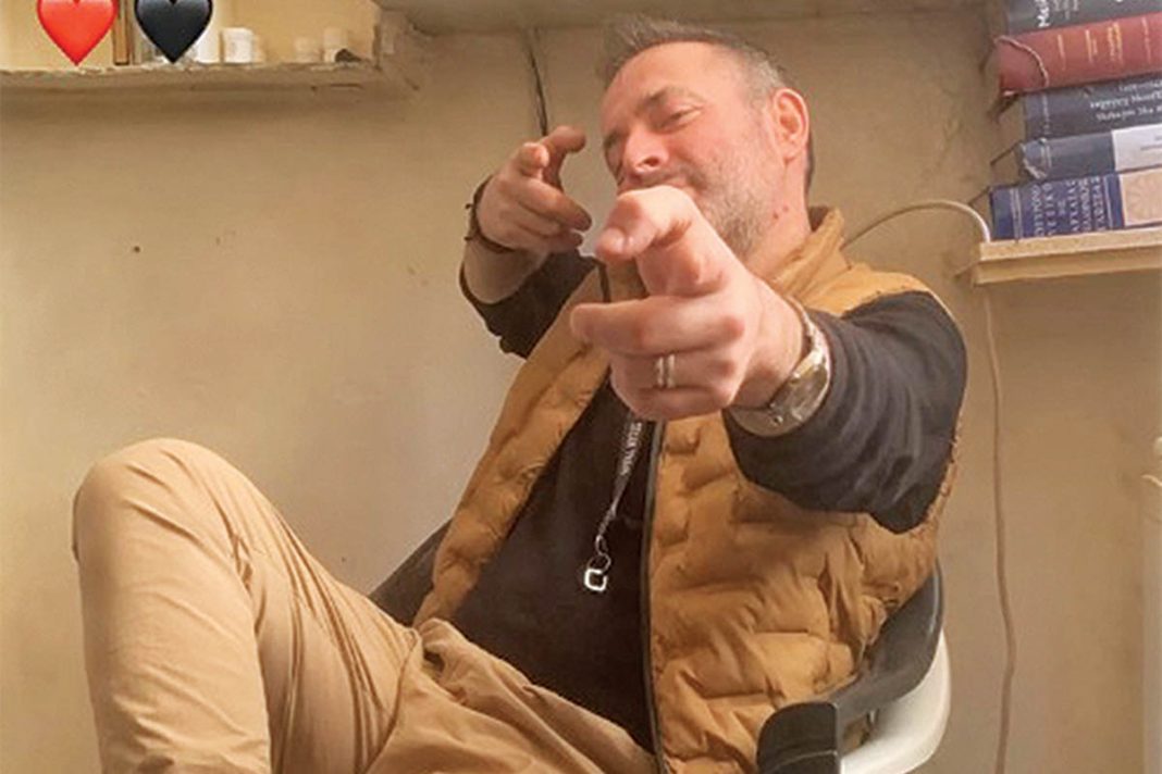 Ο αναρχικός Βασίλης Δημάκης βρέθηκε χωρίς τις αισθήσεις του από σωφρονιστικούς υπαλλήλους στον Κορυδαλλό