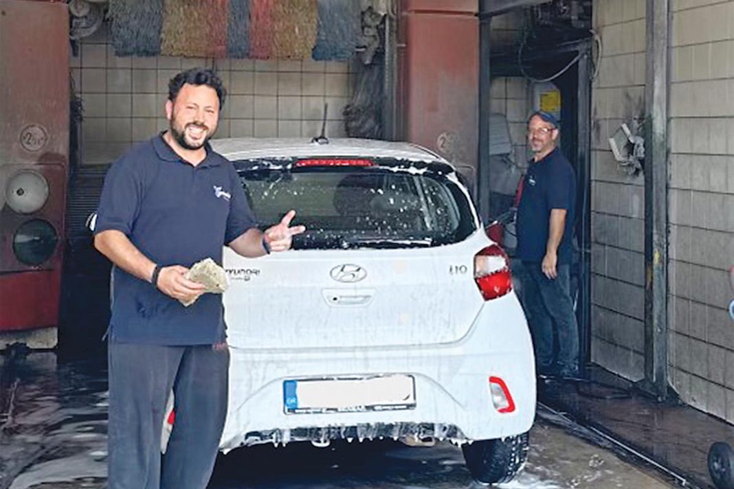 Αλέξης Ιατρίδης: «Φουλάρει» με νότες τις νύχτες μας!