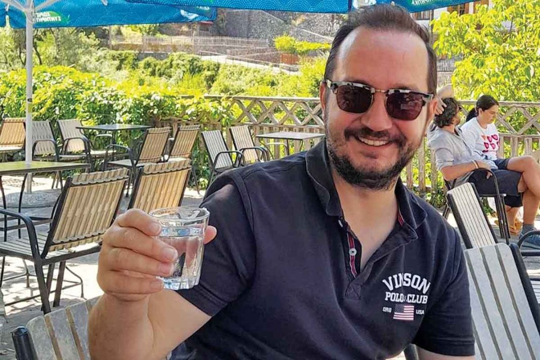 Βασίλης Καλογήρου: Θρίλερ με κομμένη την ανάσα και χωρίς οξυγόνο