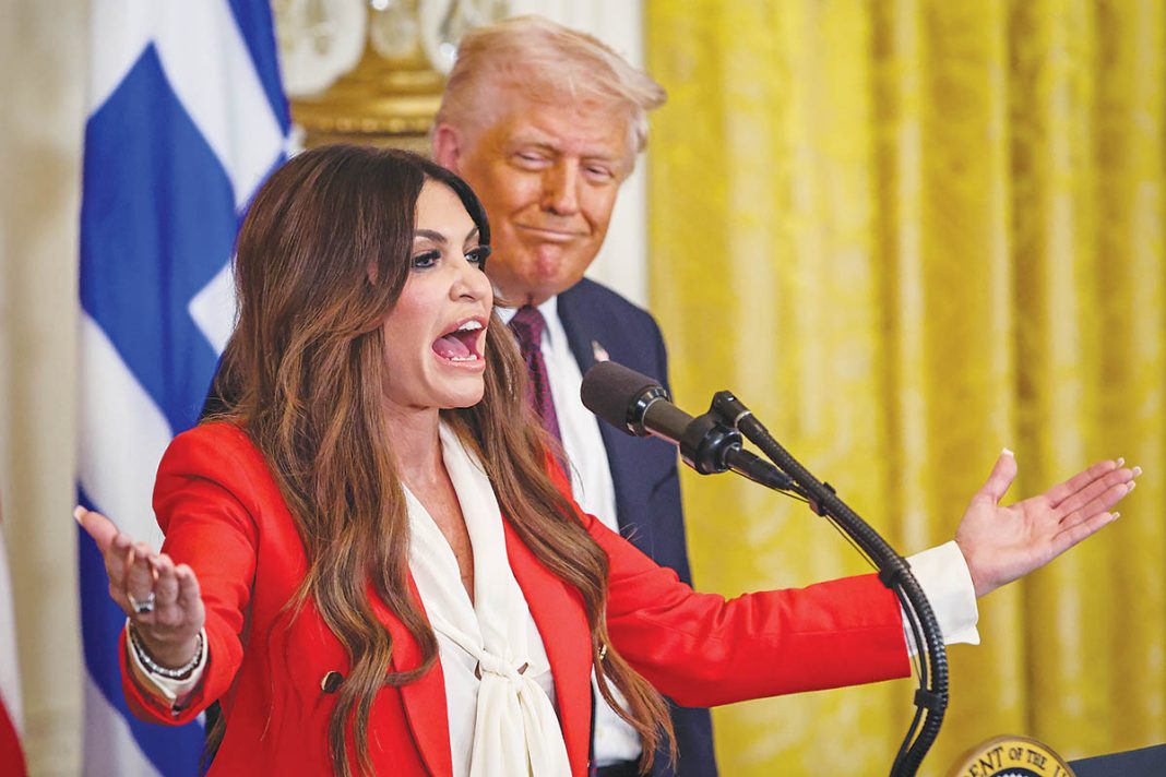 Κίμπερλι Γκίλφοϊλ: «Επίσημη πρώτη» με φύλακα άγγελο τον γιο της