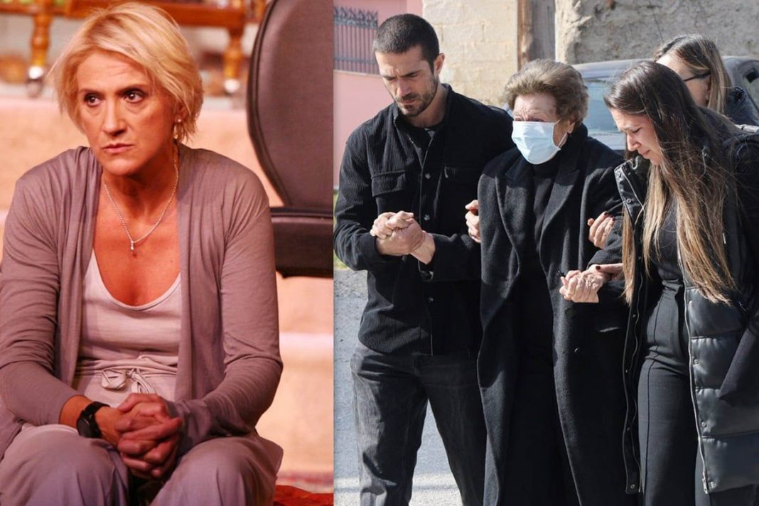 Το τελευταίο αντίο στην Καίτη Κωνσταντίνου – Υποβασταζόμενη η μητέρα της