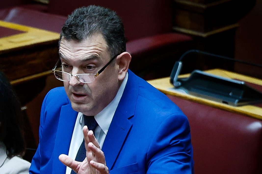 Βουλευτής της ΝΙΚΗΣ μπούκαρε στην ΕΘνική Πινακοθήκη και βανδάλισε «αμαρτωλά» έργα