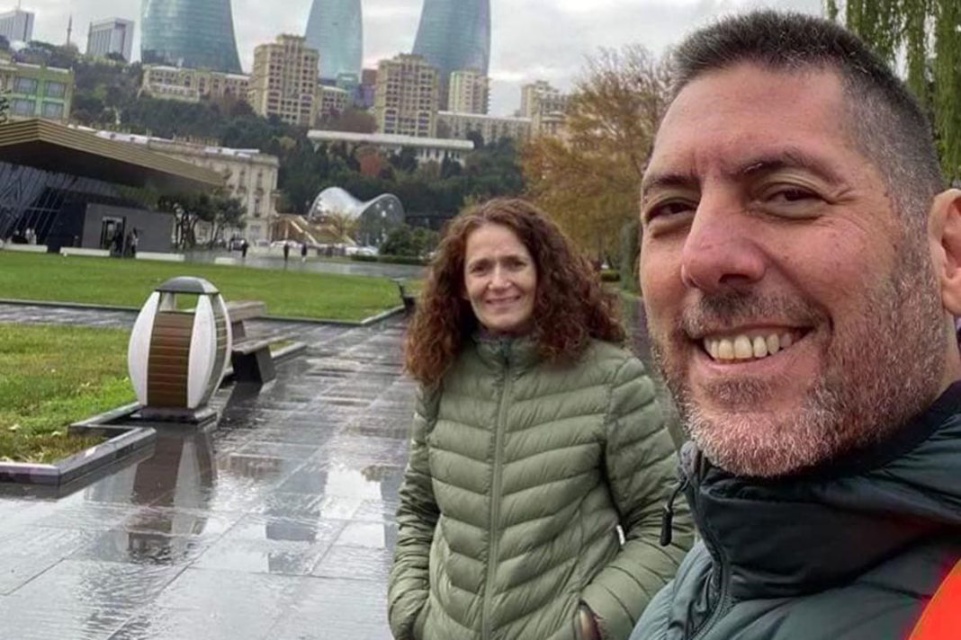 Το ζευγάρι Ελλήνων που παρά τα προβλήματα ακοής, έκανε τον γύρο του κόσμου σε 59 ημέρες