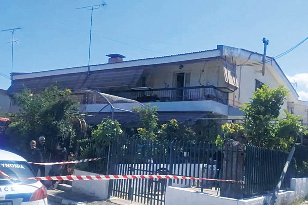 Με ψυχιατρικό ιστορικό ο άντρας που σκότωσε με ένα ξύλο τον θείο του και έναν φίλο του στο Αίγιο