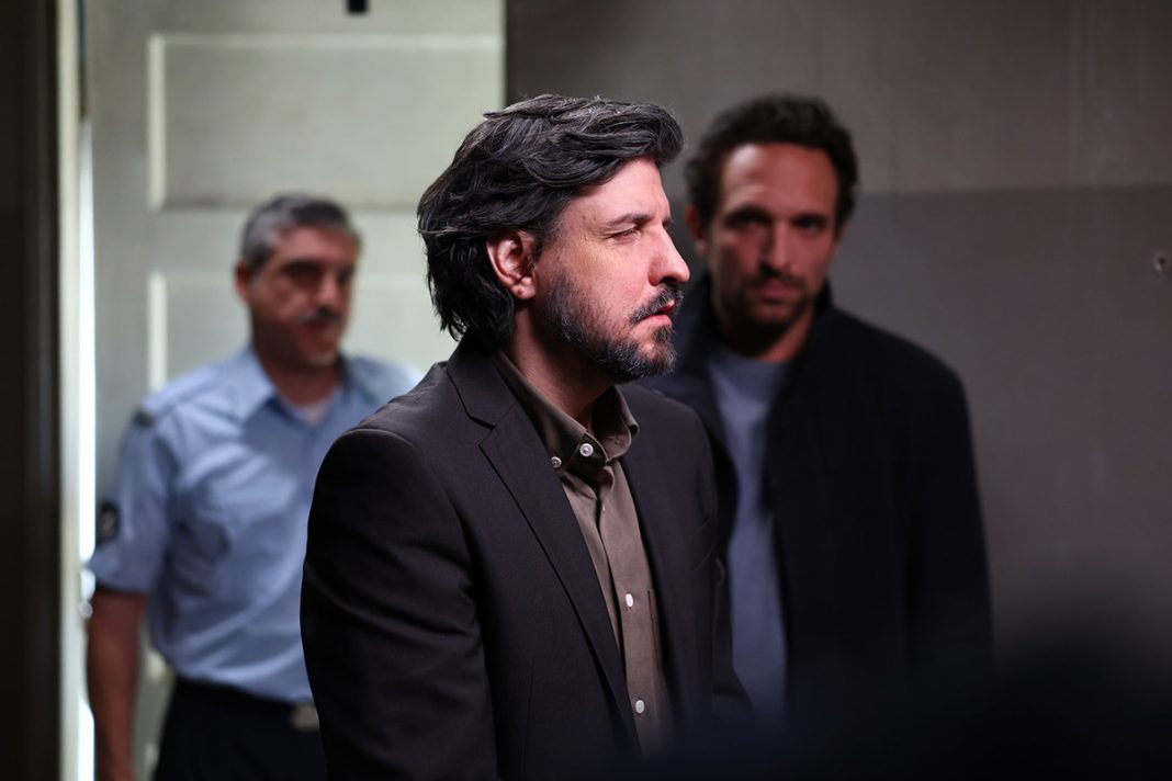 «Διάφανη αγάπη»: Η Φωτεινή παγιδεύεται απ' τον Καστρινό