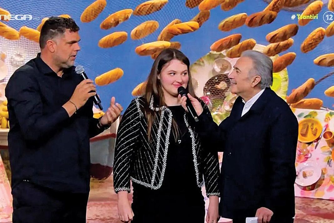Τον παλαίμαχο Δημήτρη Παπανικολάου και την κόρη του, που βρίσκεται στο φάσμα του αυτισμού, φιλοξένησε ο Λαζόπουλος στο «Αλ Τσαντίρι»