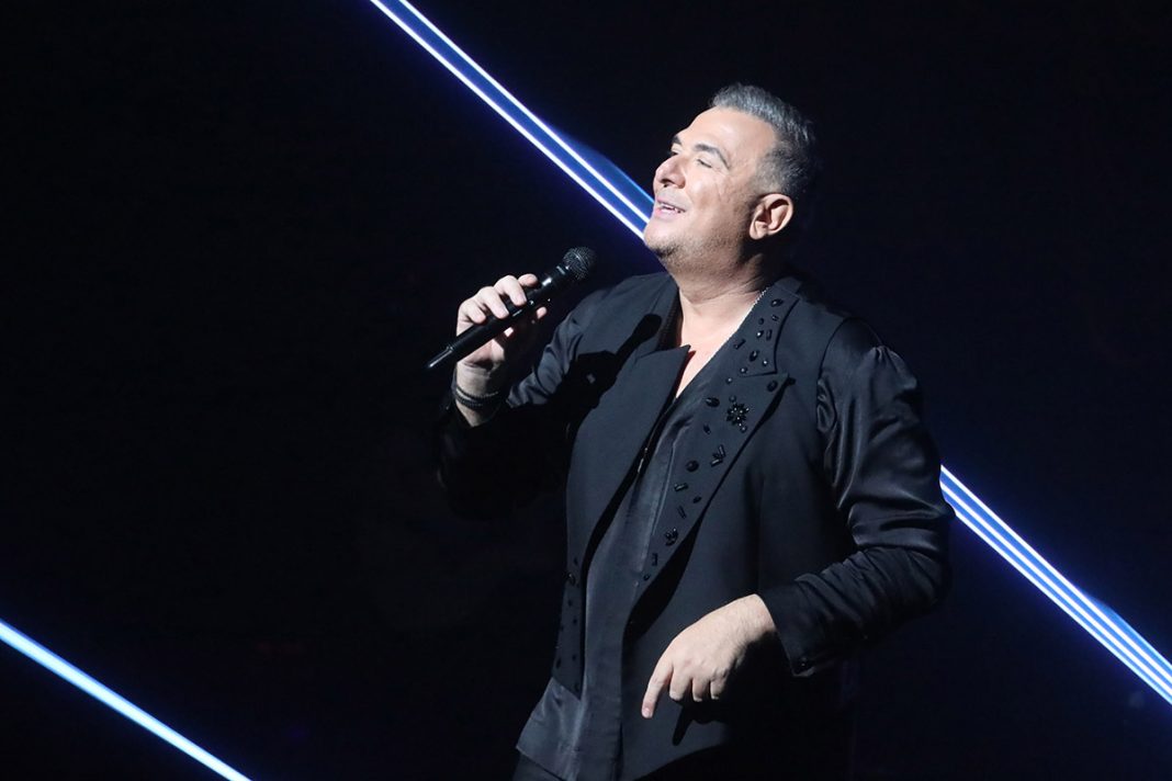 «Σεΐχης» Ρέμος: Η συναυλία - υπερπαραγωγή του κορυφαίου Ελληνα τραγουδιστή στο Ντουμπάι