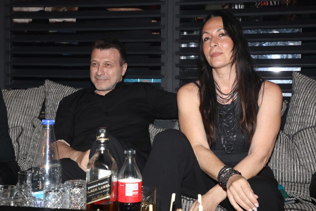 Γιάννης Πλούταρχος: Βραδινή έξοδος με τη σύζυγό του, Μαρία