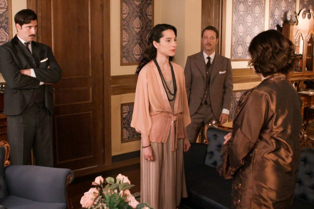 «Grand Hotel»: Η Σοφία παραδέχεται ότι εκείνη σκότωσε τη Βαρόνη και καταρρέει