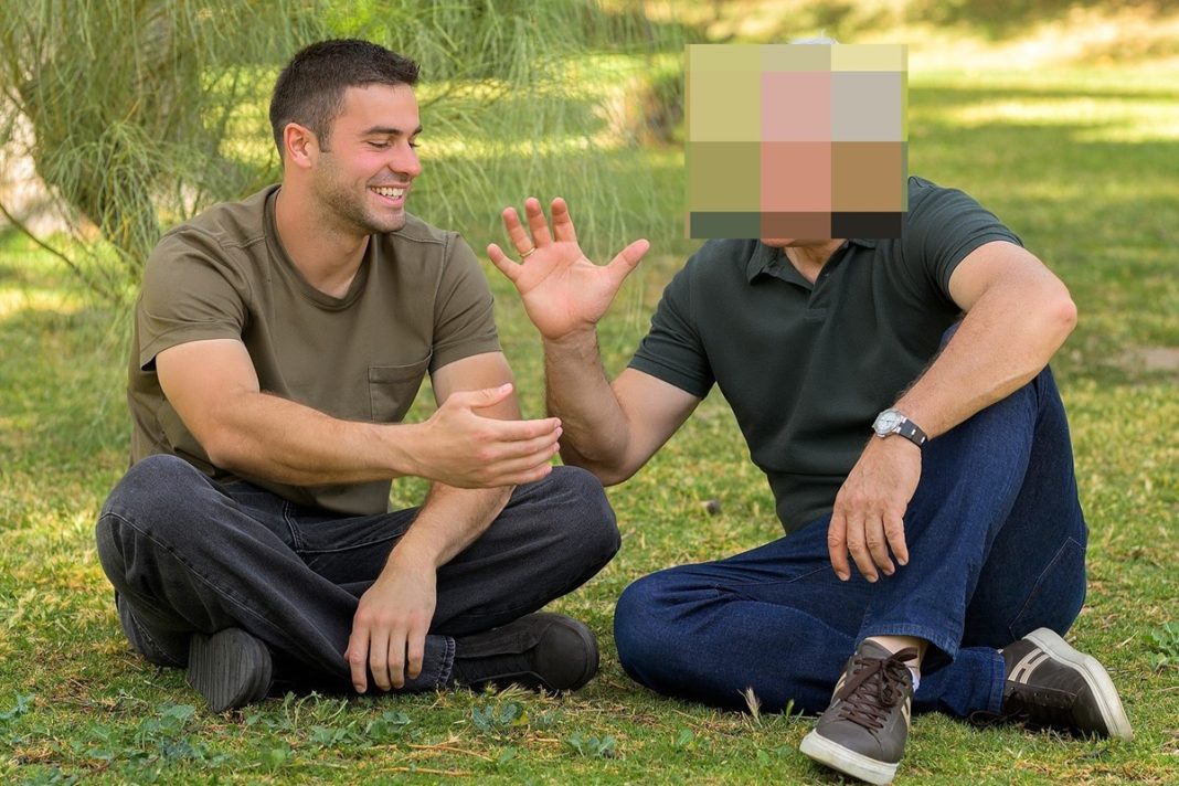 Γνωστός κύριος της σόουμπιζ μας «συστήνει» τον γιο του