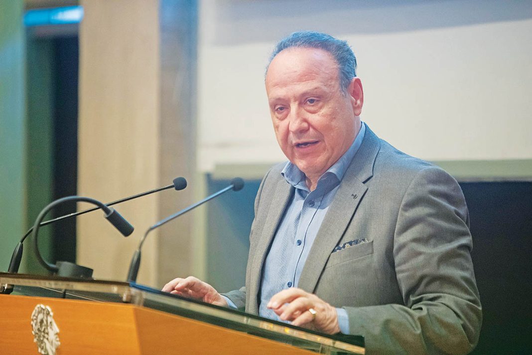 Στέλιος Αγγελούδης: Πρώτος πολίτης στο σανίδι για καλό σκοπό