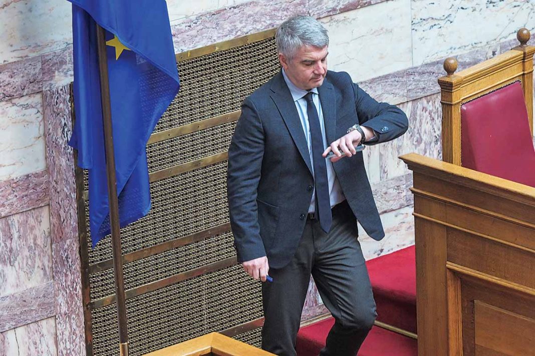 Οδυσσέας Κωνσταντινόπουλος: Η 2η εφηβεία στα 50 και η δυσκολία στο χωριό του να βρουν τέταρτο για δηλωτή