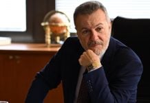 Λάζαρος Γεωργακόπουλος: Βραδινή έξοδος με τη σύζυγό του και την κόρη τους
