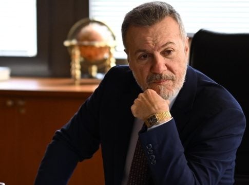 Λάζαρος Γεωργακόπουλος: Βραδινή έξοδος με τη σύζυγό του και την κόρη τους
