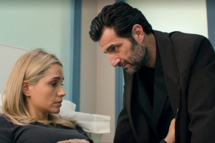 «Παιχνίδια εκδίκησης»: Άγης και Μάγια επιστρέφουν με την κόρη τους από το εξωτερικό