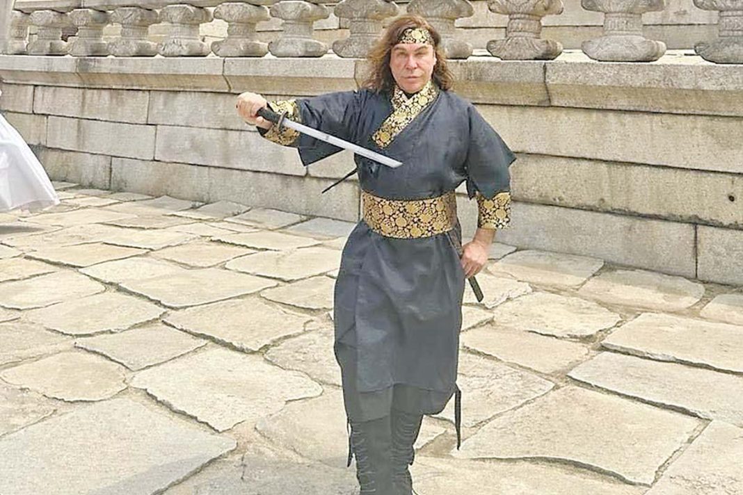Στη Νότια Κορέα... σουλατσάρει ο Τρύφωνας Σαμαράς