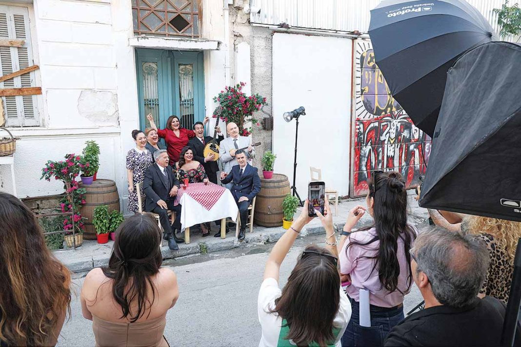 «Μάλιστα κύριε Ζαμπέτα»: Backstage εικόνες από τη φωτογράφιση για το θέατρο Αλσος