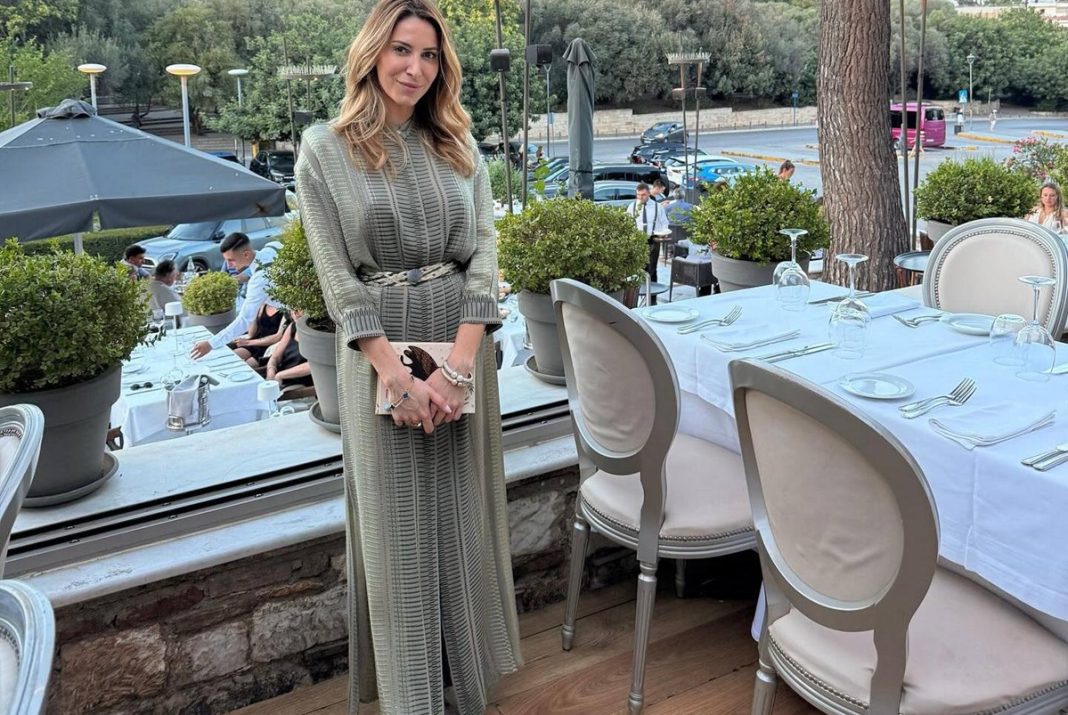 Στη Σαντορίνη η Κατερίνα Εμπειρίκου
