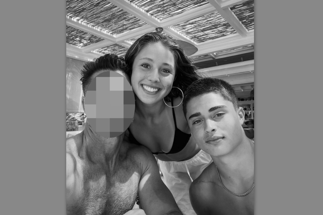 Γνωστός ηθοποιός ποζάρει παρέα με τα παιδιά του