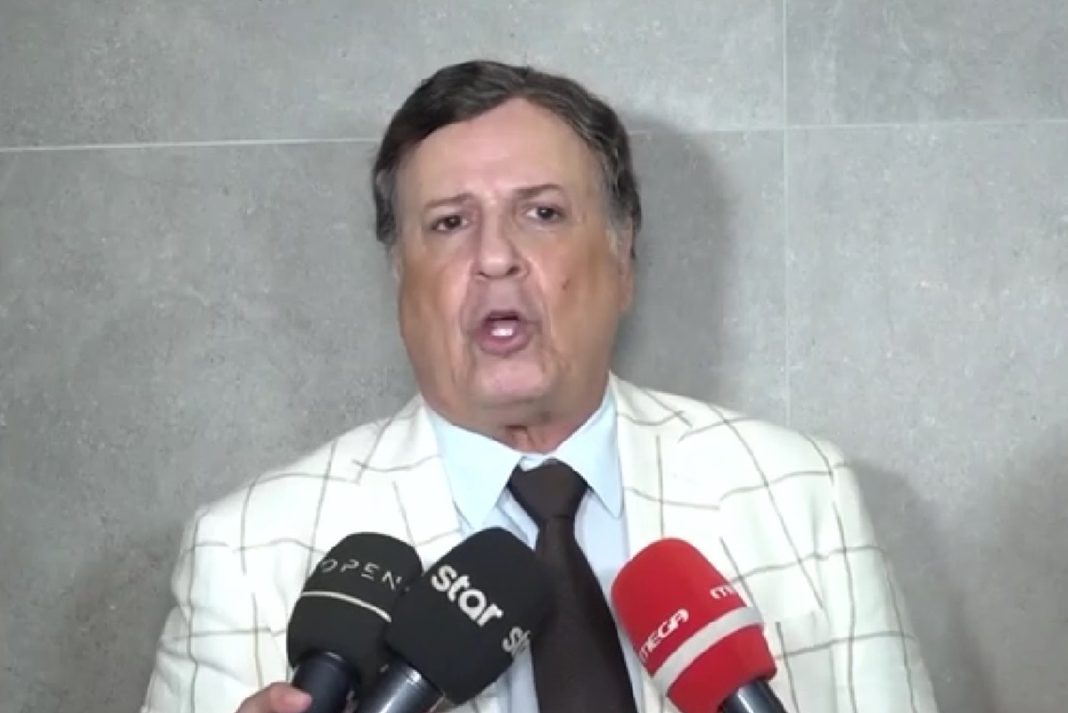 Χάρης Ρώμας σε δημοσιογράφο: «Μην προσπαθείς έντεχνα να γίνει beef!»