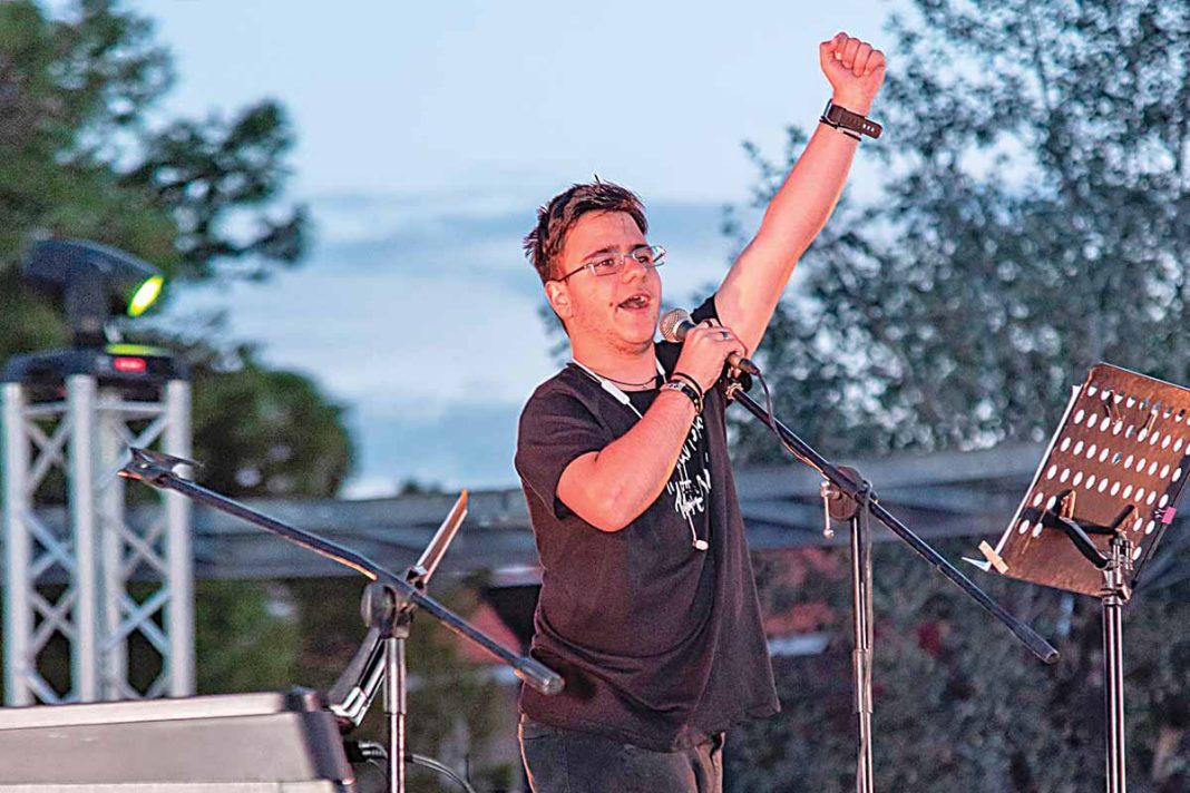 Φωνή ΑμεΑ με τη Χρονοπούλου – Άνθρωπος - ορχήστρα ετών 19!