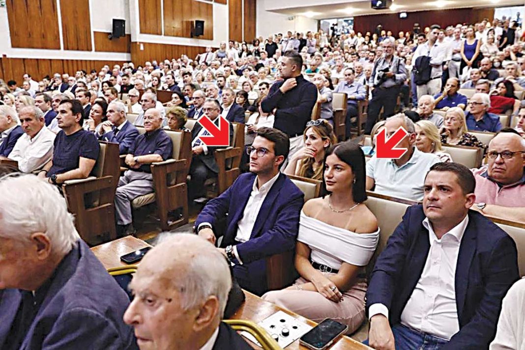 Τα δίδυμα Καραμανλή και ο 26χρονος υιός Σαμαρά στο Πολεμικό Μουσείο
