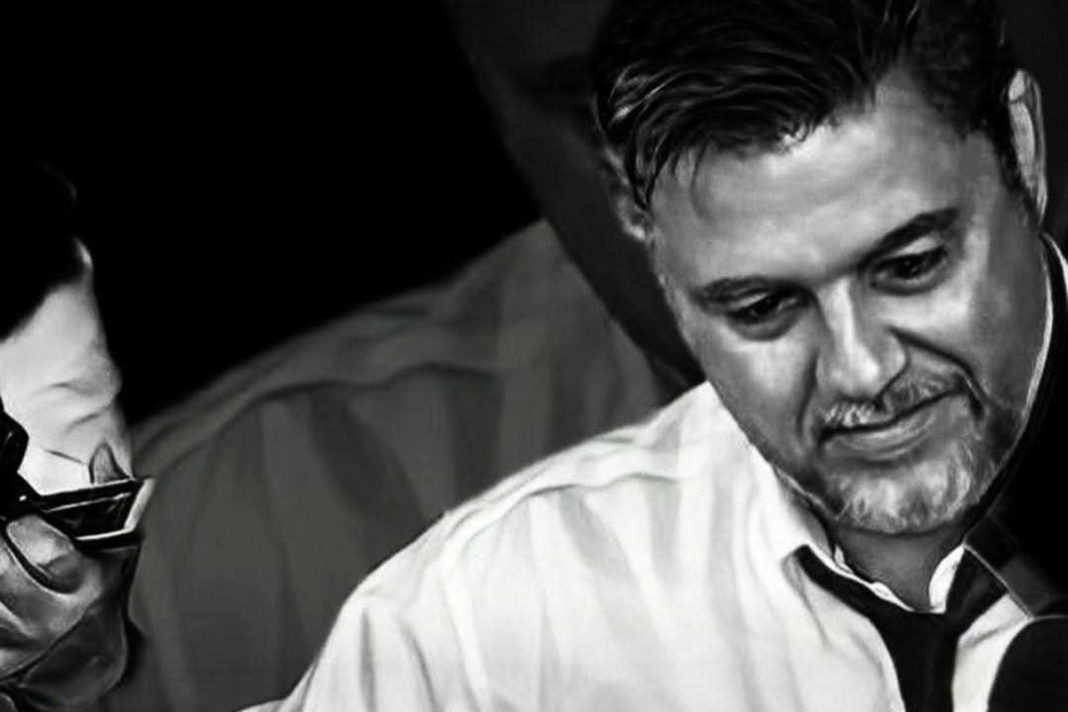 Ο Γιάννης Καρασάββας και ο έρωτάς του με τις... χορδές