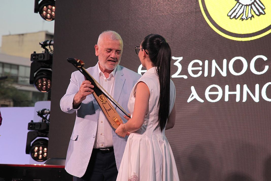 H Εύξεινος Λέσχη Αθηνών με τον πρόεδρό της κύριο Δημήτρη Μελισσανίδη τίμησε την ελληνική αποστολή στη Εurovision