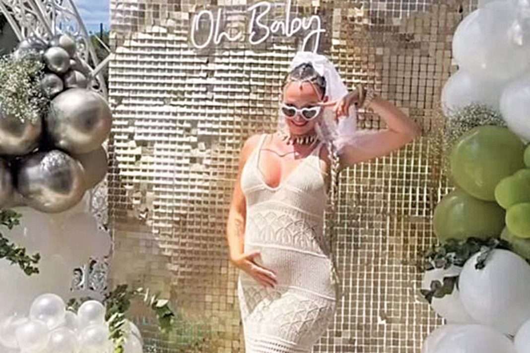 Baby shower για τη Λουκία Λαιμού με... νυφικό!